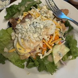 Owego's Parkview Inn - Dugan House Restaurant - Standard house dinner salad was fantastic