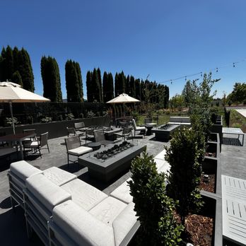 Fairfield by Marriott Inn & Suites - Outdoor seating area - Hotels Near Me - Newberg, Oregon Fairfield by Marriott Inn & Suites - Outdoor seating area - Hotels Near Me - Newberg, Oregon