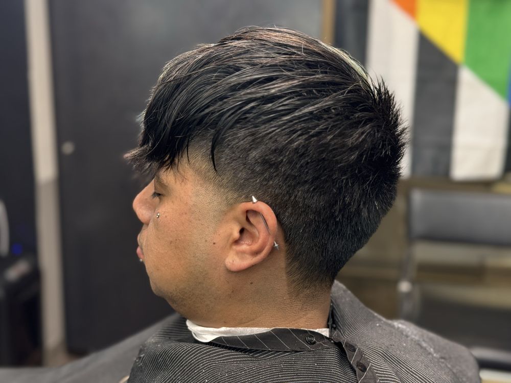 Bareknuckles Barbershop Logo