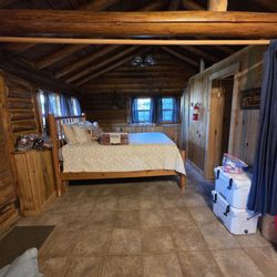 South Fork Mountain Lodge and Outfitters - This is antelope cabin with queen bed and set of bunk beds.