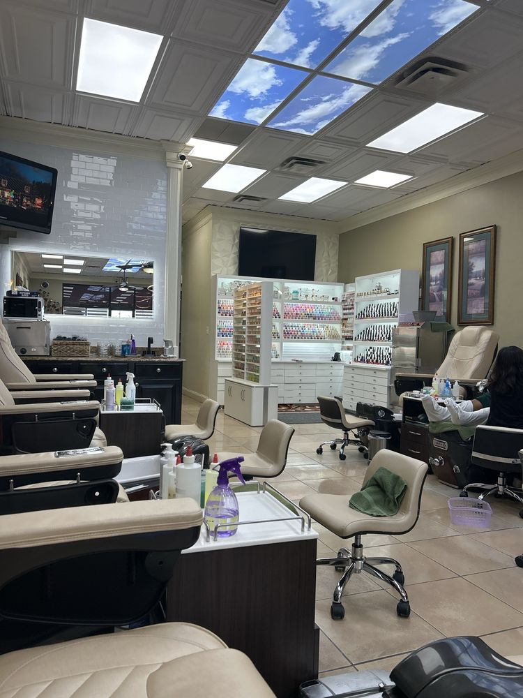 Kp Nails & More Logo