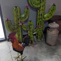 Thriftique - Metal cacti