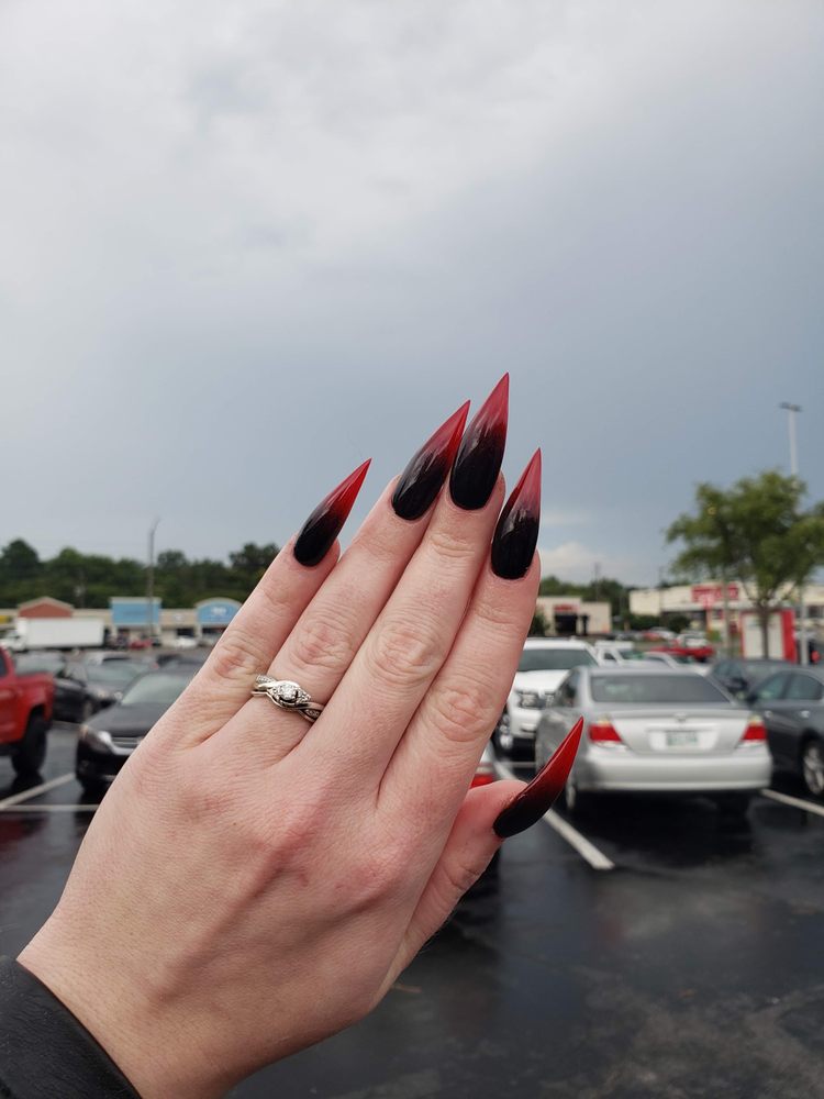 La La Nails Logo