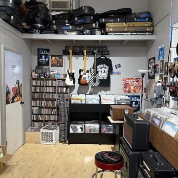 Revolution Music - Musical Instruments & Teachers Near Me - Elmhurst, Illinois Revolution Music - Musical Instruments & Teachers Near Me - Elmhurst, Illinois