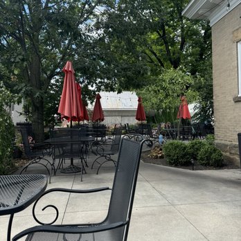 Wishmaker House Bed and Breakfast - Garden - Bed & Breakfast Near Me - Bellville, Ohio