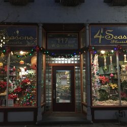 Four Seasons on Grand - All decked out for Christmas!