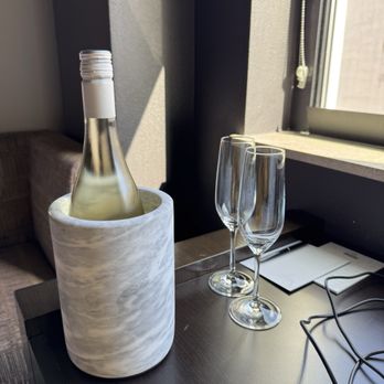 Origin Hotel Baton Rouge - Champagne - Hotels Near Me - Baton Rouge, Louisiana Origin Hotel Baton Rouge - Champagne - Hotels Near Me - Baton Rouge, Louisiana