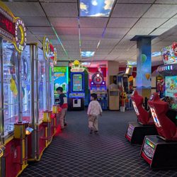 Camelot Golfland - Kids loved all the games inside