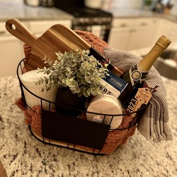 Alisha Hufford - Closing Day - Real Estate Agents Near Me - Chesapeake, Virginia Alisha Hufford - Closing Day - Real Estate Agents Near Me - Chesapeake, Virginia