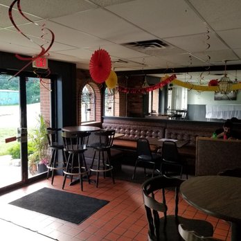 Bloomfield Village Pizza - Pizza Near Me - Bloomfield, Connecticut