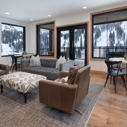 Snowpine Lodge - Cedar Lounge