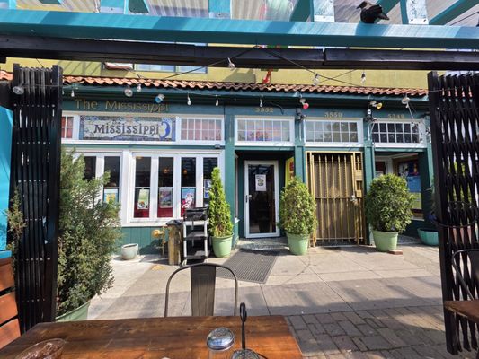 Mississippi Pizza & Atlantis Lounge by null