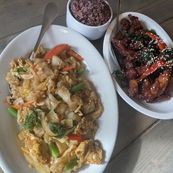 Ban Hua Sai - Food - Thai Near Me - Seattle, Washington Ban Hua Sai - Food - Thai Near Me - Seattle, Washington