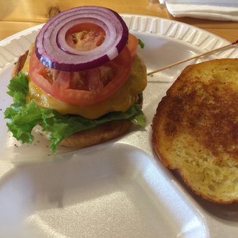 Arnold's BBQ & Grill - Cheddar burger - Barbeque Near Me - Mountain View, Missouri