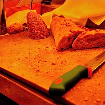Restaurant Le Bleu Raisin - The bread selection! - French Near Me - Montreal, Quebec Restaurant Le Bleu Raisin - The bread selection! - French Near Me - Montreal, Quebec