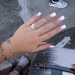 Ombré acrylic nail set with Lisa