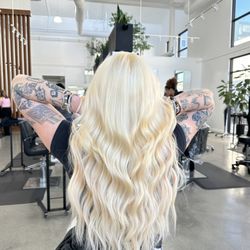 Limón Salon - Blonding and extensions by Sophie