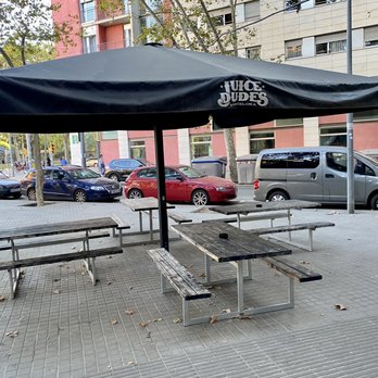 Juice Dudes - Outdoor patio - Juice Bars & Smoothies Near Me - Barcelona, B Juice Dudes - Outdoor patio - Juice Bars & Smoothies Near Me - Barcelona, B