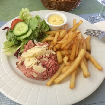 Méert - Filet américain, on ne s'en rend pas bien compte mais les assiettes sont très grandes - Tea Rooms Near Me - Roubaix, 59 Méert - Filet américain, on ne s'en rend pas bien compte mais les assiettes sont très grandes - Tea Rooms Near Me - Roubaix, 59