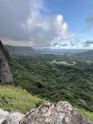 Nuʻuanu Pali Lookout by null