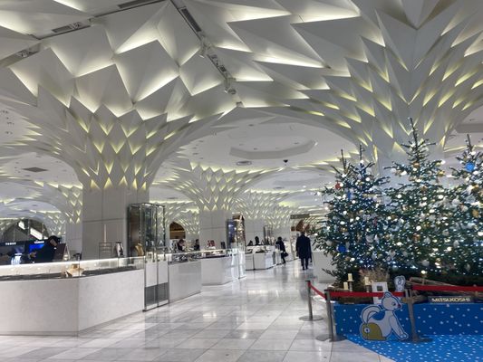 Mitsukoshi Ginza by null
