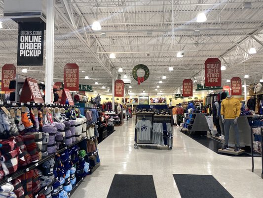 DICK’S SPORTING GOODS - Updated March 2024 - 34 Photos & 31 Reviews