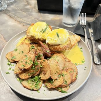 Toast Murrieta - CRAB CAKE BENEDICT - Breakfast & Brunch Near Me - Murrieta, California Toast Murrieta - CRAB CAKE BENEDICT - Breakfast & Brunch Near Me - Murrieta, California