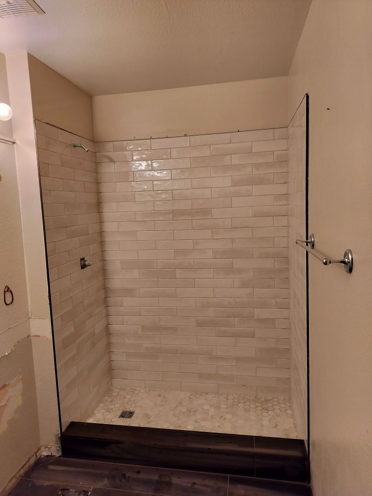 Slide of Expert Guys Construction