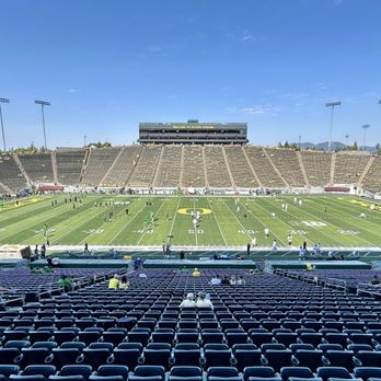 Autzen Stadium - Autzen Stadium surprisingly only holds 54,000 seats in capacity. - Stadiums & Arenas Near Me - Eugene, Oregon