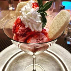Fat Duck Inn - Homemade Strawberry Ice cream, unreal!