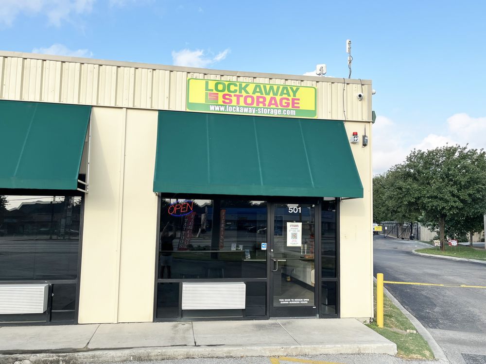 LOCKAWAY STORAGE Updated August 2024 10 Photos 8034 Culebra Rd, San Antonio, Texas Self
