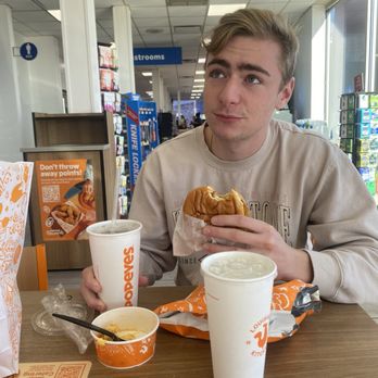 Popeyes Louisiana Kitchen - Chicken Wings Near Me - Mount Vernon, Illinois