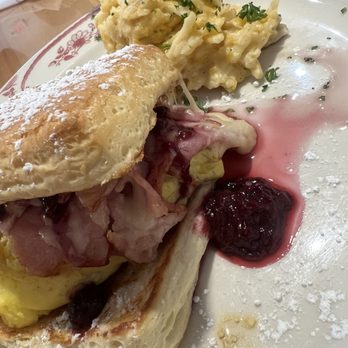 Sisters - Carolina sandwich - Breakfast & Brunch Near Me - Traverse City, Michigan Sisters - Carolina sandwich - Breakfast & Brunch Near Me - Traverse City, Michigan