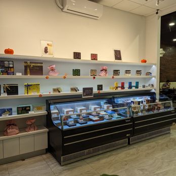 ROYCE Chocolate - Chocolatiers & Shops Near Me - Arlington Heights, Illinois