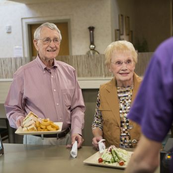 Sierra Winds - Lunch time - Retirement Homes Near Me - Peoria, Arizona Sierra Winds - Lunch time - Retirement Homes Near Me - Peoria, Arizona