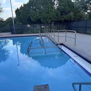 Battery Park Pool - Ramp to get in - Swimming Pools Near Me - Richmond, Virginia