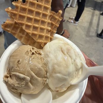Jeni's Splendid Ice Creams - Ice Cream & Frozen Yogurt Near Me - Chicago, Illinois Jeni's Splendid Ice Creams - Ice Cream & Frozen Yogurt Near Me - Chicago, Illinois