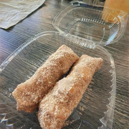 Churron (2 Pieces) Churron (2 Pieces)