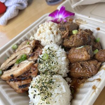A La Cart - SoDo - Mixed Plate at Overrice Filipino Food Truck (rice, mac salad, Huli huli chicken, pork adobo - Beer Bar Near Me - Orlando, Florida A La Cart - SoDo - Mixed Plate at Overrice Filipino Food Truck (rice, mac salad, Huli huli chicken, pork adobo - Beer Bar Near Me - Orlando, Florida
