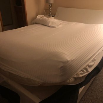 Select Rentals - Beds were unmade and didn't fit properly, took 2 of us to put fitted sheet on. - Vacation Rentals Near Me - Quincy, Washington Select Rentals - Beds were unmade and didn't fit properly, took 2 of us to put fitted sheet on. - Vacation Rentals Near Me - Quincy, Washington