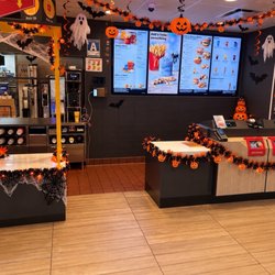 McDonald's - Excelente servicio y lindo restaurante
