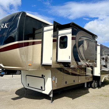 Don's RV Center - 2020 Heartland Landmark 365 Oshkosh in Full Body Paint! - RV Dealers Near Me - Ceres, California Don's RV Center - 2020 Heartland Landmark 365 Oshkosh in Full Body Paint! - RV Dealers Near Me - Ceres, California