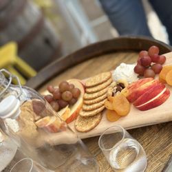 Mānoa Honey & Mead - Snacks as part of the mead tasting