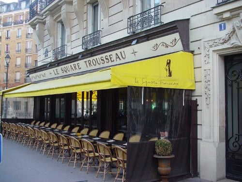 Le Square Trousseau by null