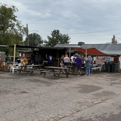 The Log Cabin - Outdoor bar