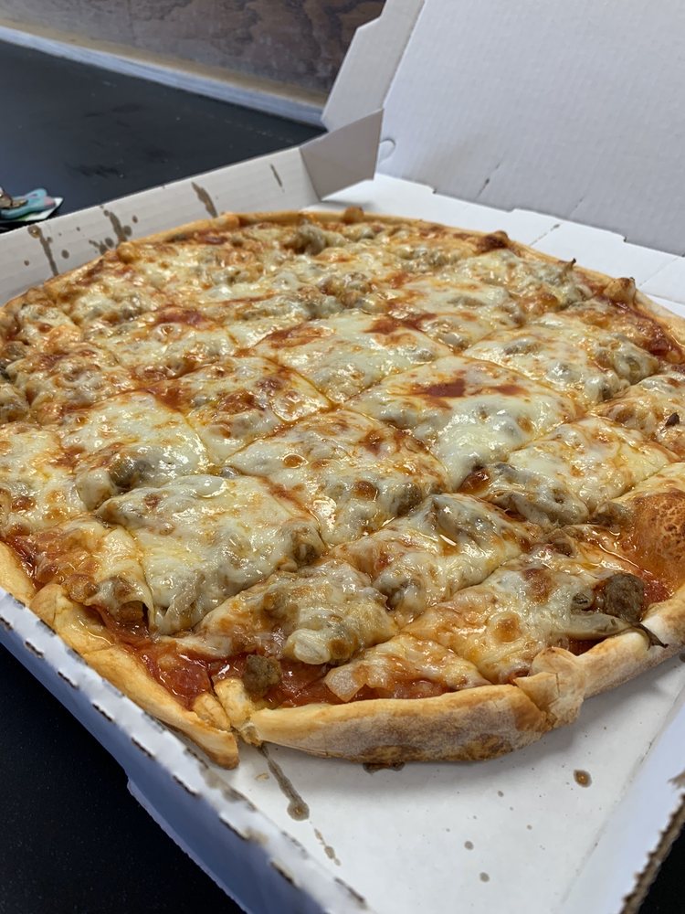 PIZZA KING Updated April 2024 12 Photos & 15 Reviews 308 Main Ave