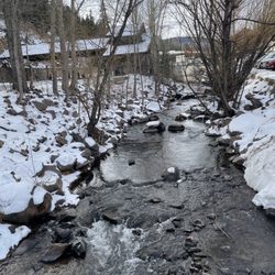 Murphy's Mountain Grill - Outside the restaurant