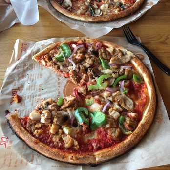 Blaze Pizza - Pizza with sausage and chicken mushrooms onion and green pepper - Pizza Near Me - Carlsbad, California Blaze Pizza - Pizza with sausage and chicken mushrooms onion and green pepper - Pizza Near Me - Carlsbad, California