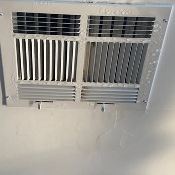 LA Cabanita - This AC register on the ceiling was leaking directly on my daughter and her food. Nice, huh? - Mexican Near Me - Manahawkin, New Jersey