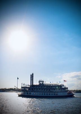 Paddlewheeler Creole Queen by null